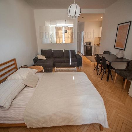 One Bedroom Apartment Close To Prague Castle Εξωτερικό φωτογραφία